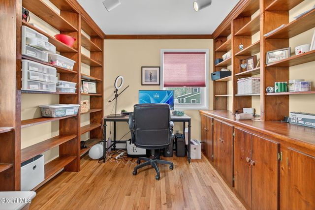 5 Southwood Drive, Clifton Park, NY 12019