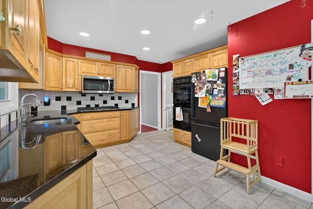 5 Southwood Drive, Clifton Park, NY 12019