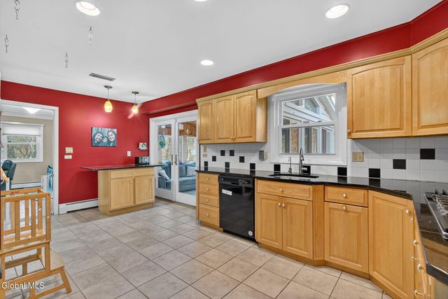 5 Southwood Drive, Clifton Park, NY 12019