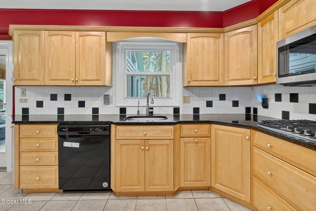 5 Southwood Drive, Clifton Park, NY 12019