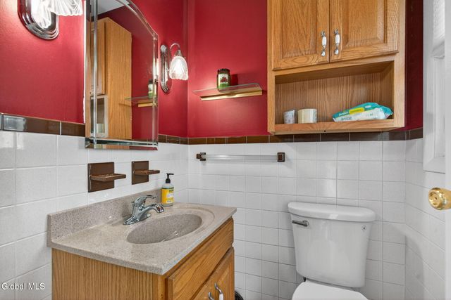 5 Southwood Drive, Clifton Park, NY 12019