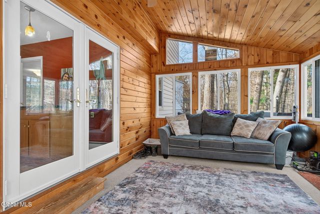 5 Southwood Drive, Clifton Park, NY 12019