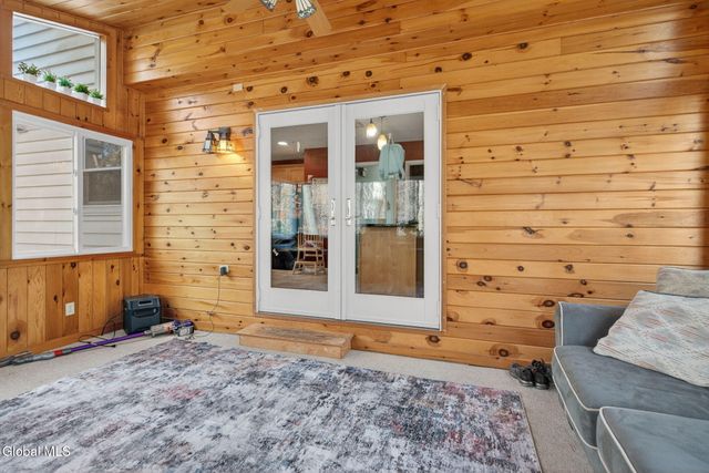 5 Southwood Drive, Clifton Park, NY 12019