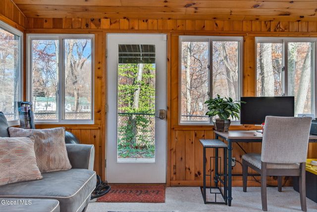 5 Southwood Drive, Clifton Park, NY 12019