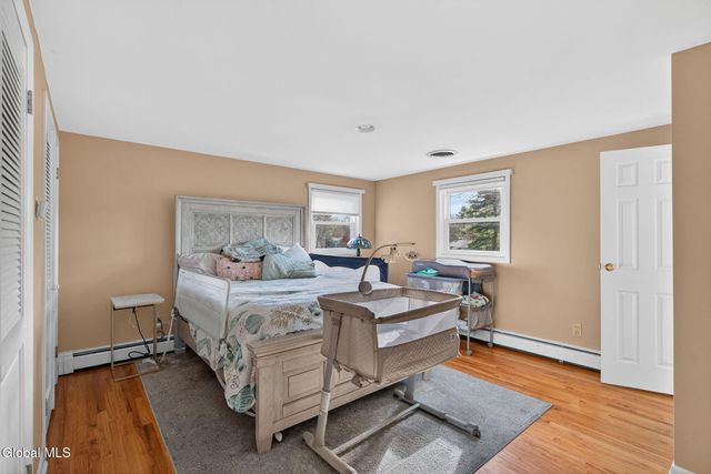 5 Southwood Drive, Clifton Park, NY 12019