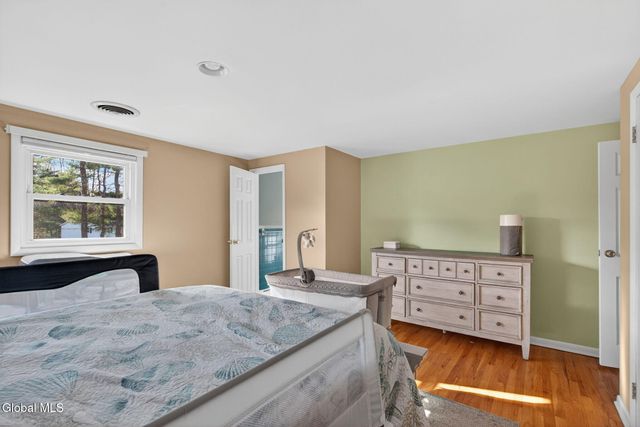 5 Southwood Drive, Clifton Park, NY 12019