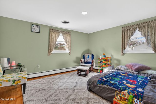 5 Southwood Drive, Clifton Park, NY 12019