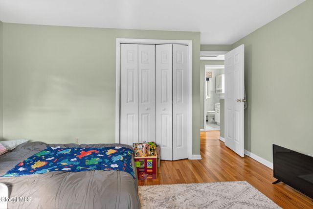 5 Southwood Drive, Clifton Park, NY 12019