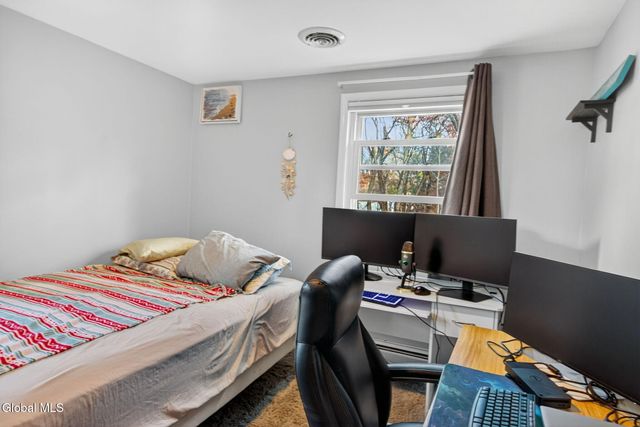 5 Southwood Drive, Clifton Park, NY 12019