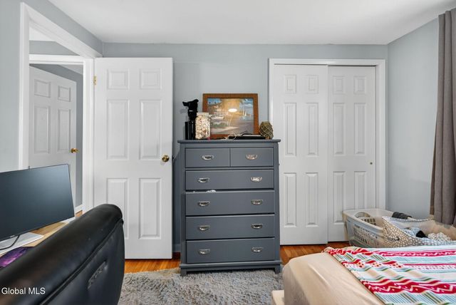 5 Southwood Drive, Clifton Park, NY 12019