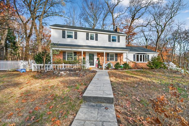 5 Southwood Drive, Clifton Park, NY 12019