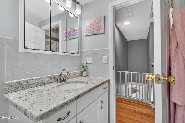 5 Southwood Drive, Clifton Park, NY 12019