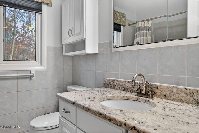 5 Southwood Drive, Clifton Park, NY 12019