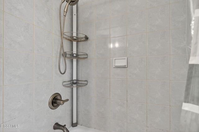 5 Southwood Drive, Clifton Park, NY 12019