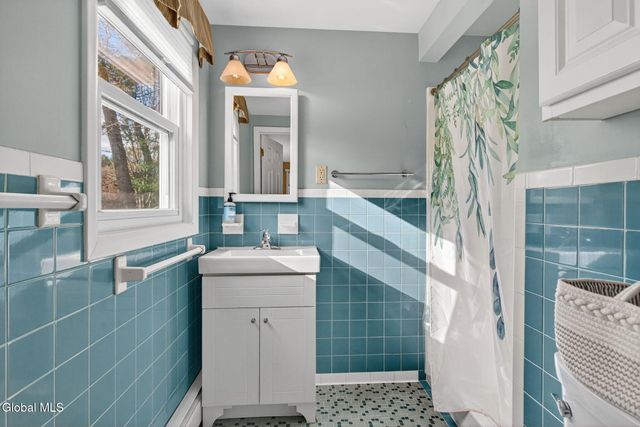 5 Southwood Drive, Clifton Park, NY 12019