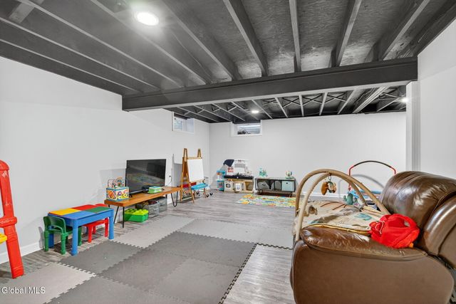 5 Southwood Drive, Clifton Park, NY 12019