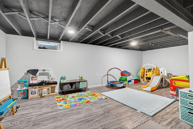 5 Southwood Drive, Clifton Park, NY 12019