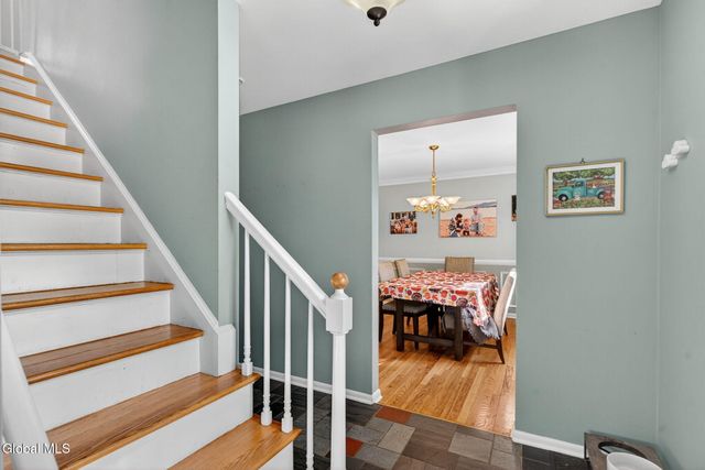 5 Southwood Drive, Clifton Park, NY 12019