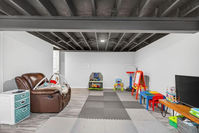 5 Southwood Drive, Clifton Park, NY 12019