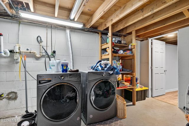 5 Southwood Drive, Clifton Park, NY 12019