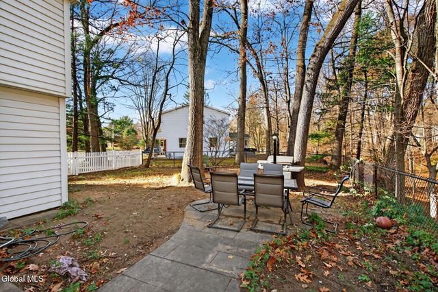 5 Southwood Drive, Clifton Park, NY 12019