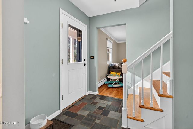 5 Southwood Drive, Clifton Park, NY 12019