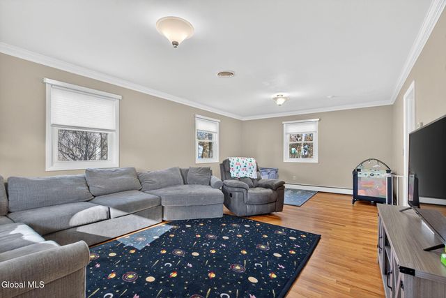 5 Southwood Drive, Clifton Park, NY 12019