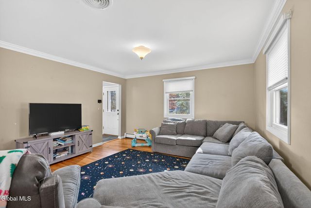 5 Southwood Drive, Clifton Park, NY 12019