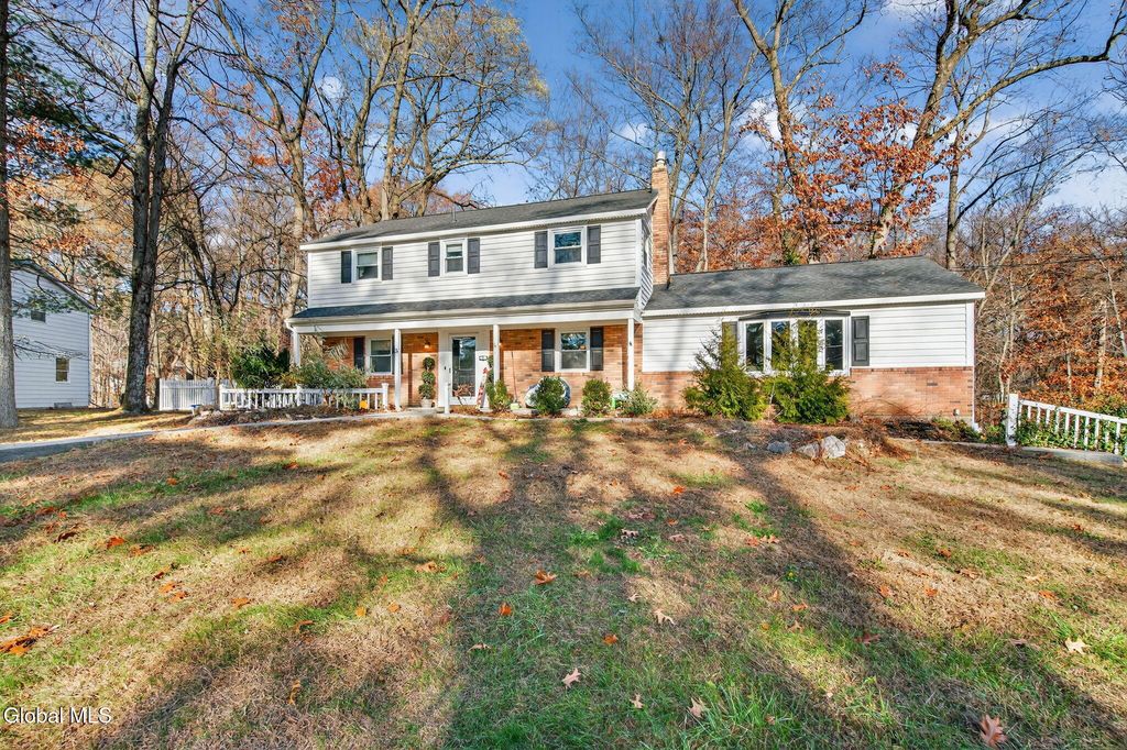 5 Southwood Drive, Clifton Park, NY 12019