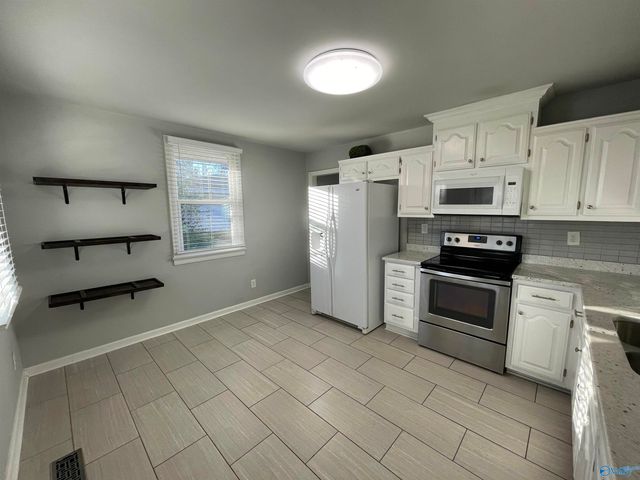2224 Bide A Wee Drive, Huntsville, AL 35801