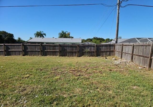 2292 SE Holland Street, Port St Lucie, FL 34952