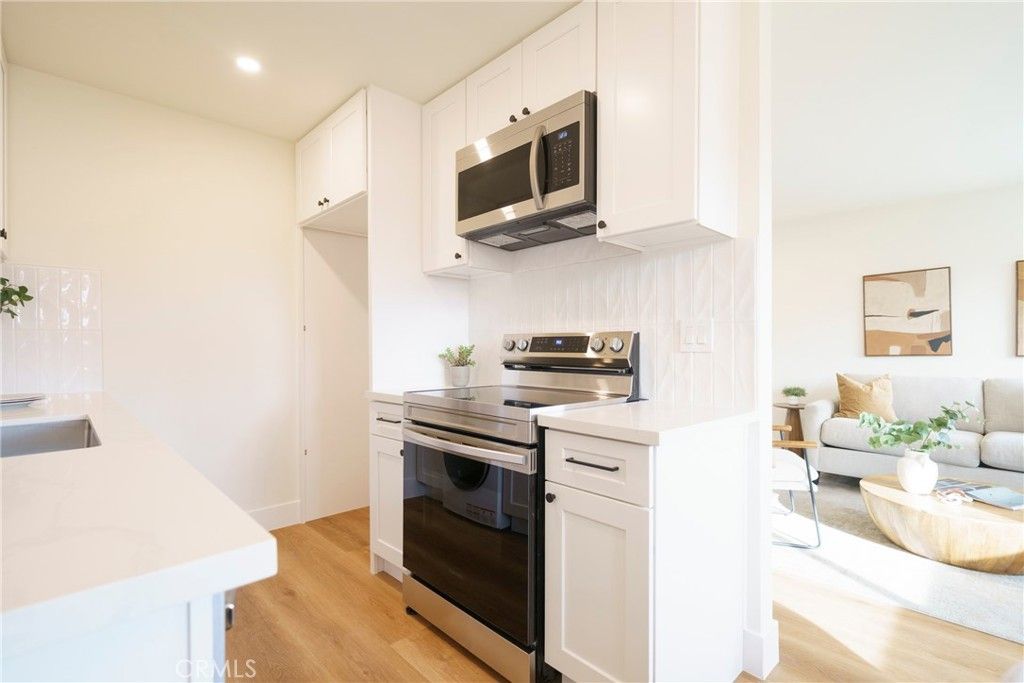 Image 10 of property listing at 5500 Ackerfield Avenue 105, Long Beach, CA 90805