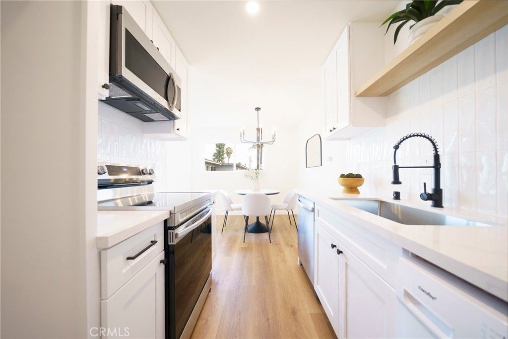 Image 11 of property listing at 5500 Ackerfield Avenue 105, Long Beach, CA 90805