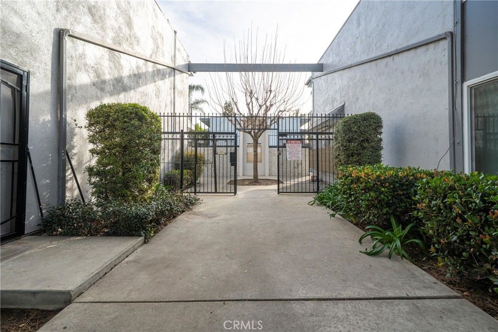 Image 28 of property listing at 5500 Ackerfield Avenue 105, Long Beach, CA 90805