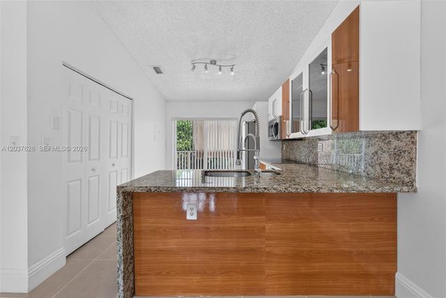 3574 W 80th Street 63201, Hialeah, FL 33018