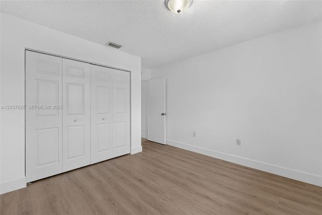 3574 W 80th Street 63201, Hialeah, FL 33018