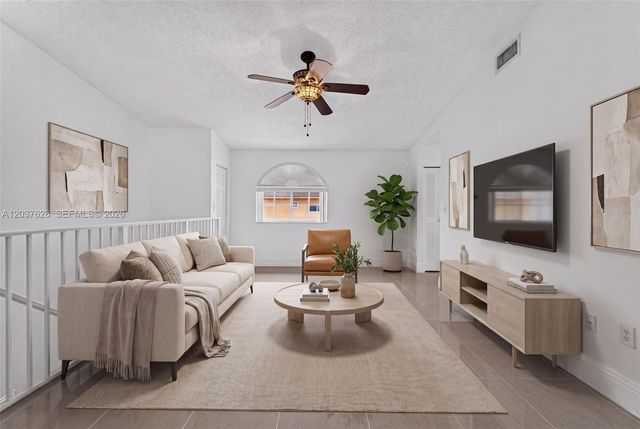 3574 W 80th Street 63201, Hialeah, FL 33018