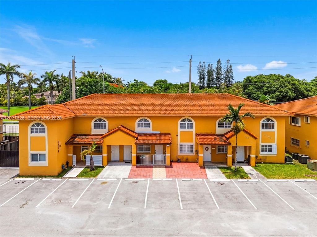 3574 W 80th Street 63201, Hialeah, FL 33018