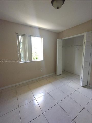 6756 NW 182nd St 101, Hialeah, FL 33015