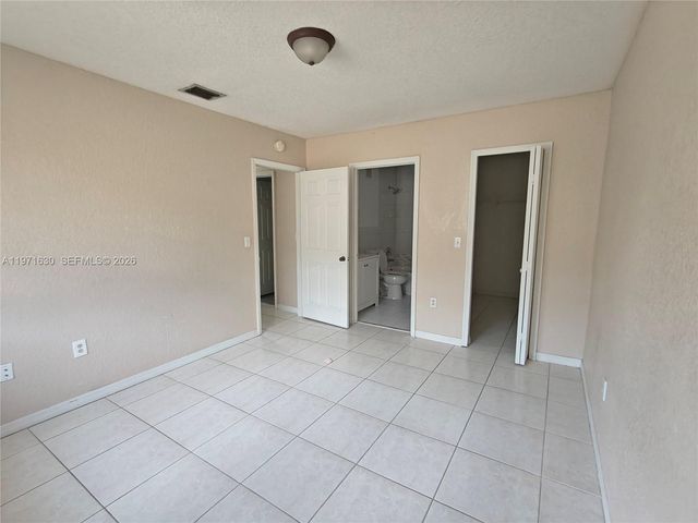 6756 NW 182nd St 101, Hialeah, FL 33015
