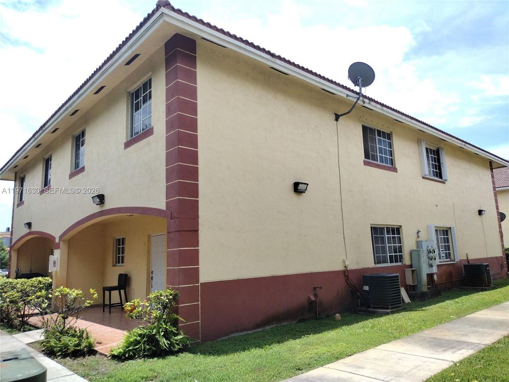 6756 NW 182nd St 101, Hialeah, FL 33015