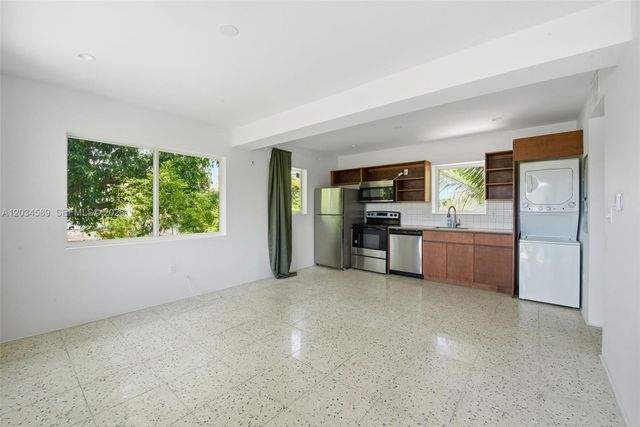 127 NW 74th Street 3, Miami, FL 33150