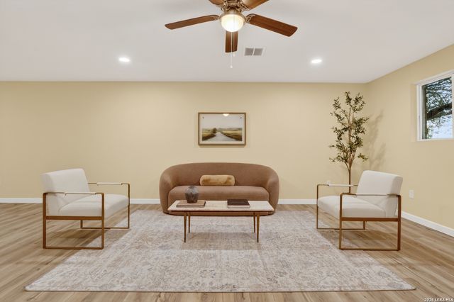 203 Haverlah Rd, Pleasanton, TX 78064