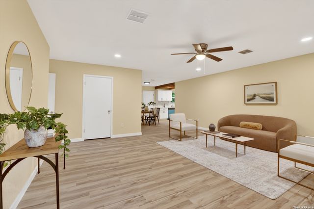 203 Haverlah Rd, Pleasanton, TX 78064