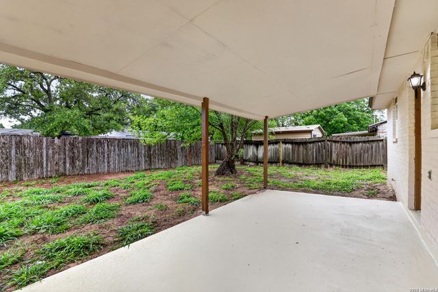203 Haverlah Rd, Pleasanton, TX 78064