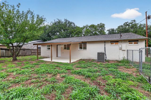203 Haverlah Rd, Pleasanton, TX 78064