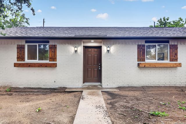203 Haverlah Rd, Pleasanton, TX 78064