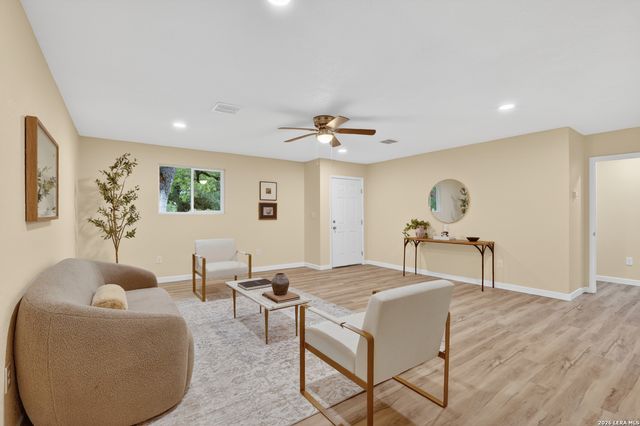 203 Haverlah Rd, Pleasanton, TX 78064