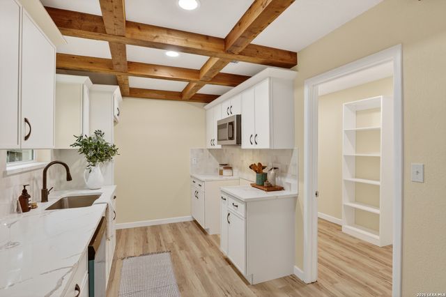 203 Haverlah Rd, Pleasanton, TX 78064