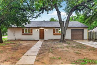 203 Haverlah Rd, Pleasanton, TX 78064